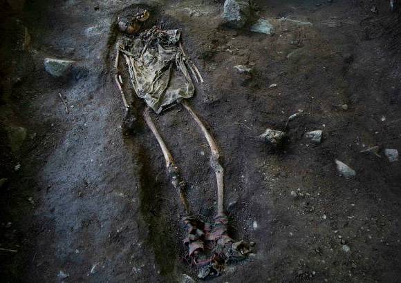 AP - A principios de este mes, los investigadores forenses comenzaron a desenterrar los restos de las casi dos docenas de víctimas de la masacre en esta región, a manos de las fuerzas del gobierno que los tildaban de ser presuntos colaboradores de la guerrilla maoísta de Sendero Luminoso.