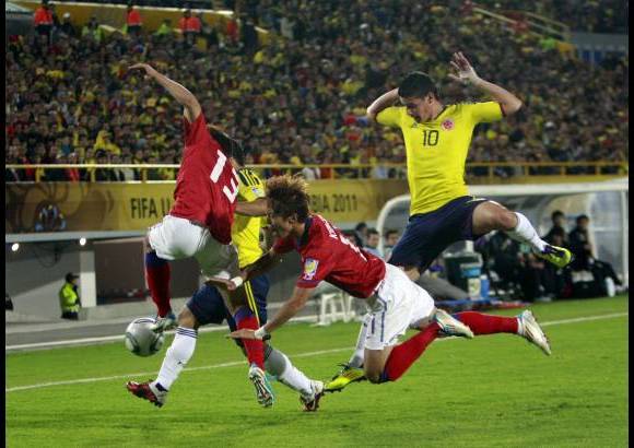 Colprensa - En los primeros ocho minutos, Colombia contabiliz&#243; en su libreta dos remates de larga distancia, uno de James Rodr&#237;guez y otro de D&#237;dier Moreno.