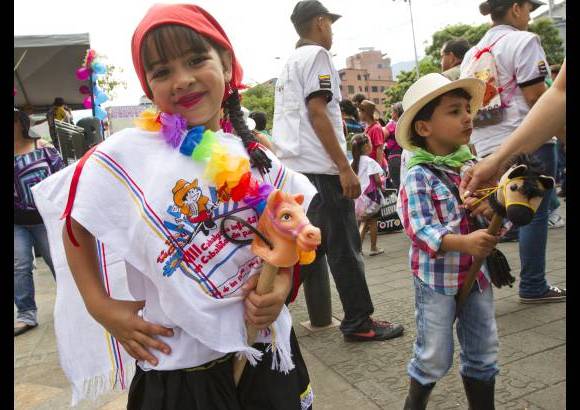 Esteban Vanegas - Cerca de 300 ni&#241;os, acompa&#241;ados por sus familias, participaron del desfile.