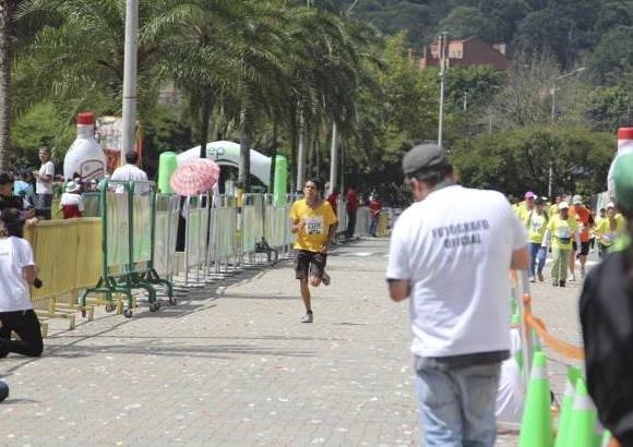 Esteban Jaramillo y Sebastián Salazar - Más de 10 mil competidores se dieron cita en esta histórica cita deportiva que se corría en las modalidades de 5, 10, 21 y 42 kilómetros.