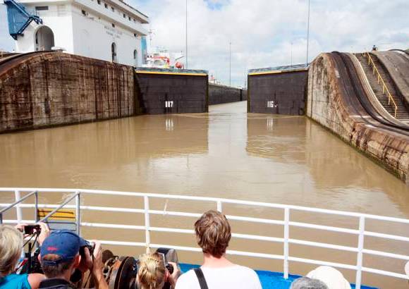 Pablo Andrés Montoya Gómez - El Canal de Panamá tiene una extensión de 80 kilómetros de largo desde las aguas profundas del Atlántico hasta las del Pacífico.
