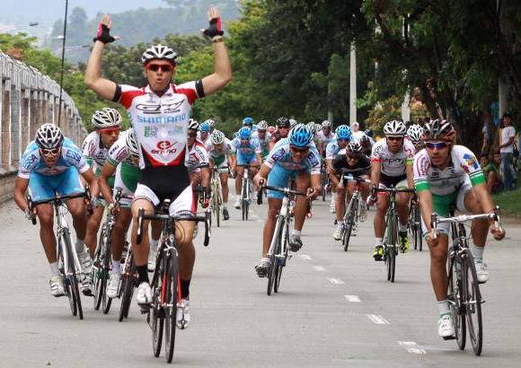Manuel Saldarriaga - Pocos celebraron al alcanzar el primer lugar, pero todos disfrutaron al participar en la principal prueba ben&#233;fico-deportiva del ciclismo antioque&#241;o.