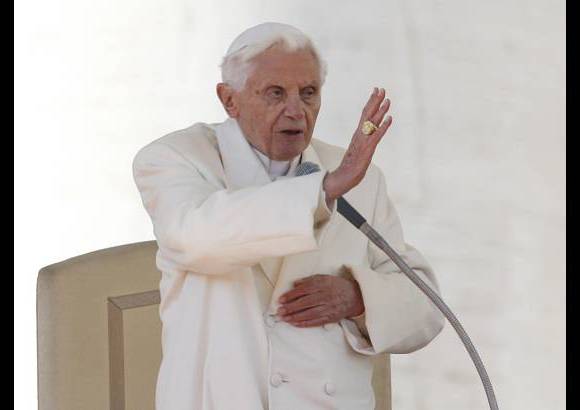 REUTERS - ... y c&#243;mo su decisi&#243;n de renuncia no la ha tomado por motivos particulares, sino por el bien de la Iglesia.