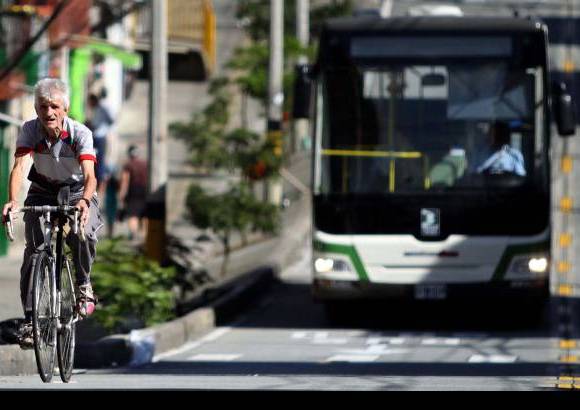 Manuel Saldarriaga - El Metro exhort&#243; a la comunidad a que respete la troncal del metropl&#250;s porque en mucha parte de su recorrido la invaden ciclistas, caminantes y personas con movilidad reducida que ponen en riesgo sus vidas.