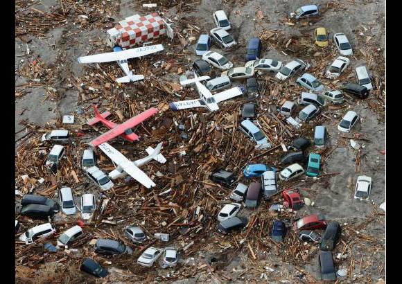 AP - Japón sufrió el 11 de marzo una de las mayores tragedias de su historia. Un fuerte terremoto y posterior tsunami dejó más de 10.000 muertos y afectó la planta nuclear de Fukushima.