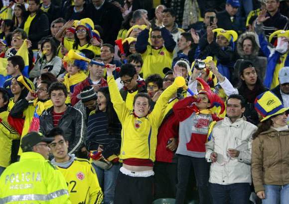 Colprensa - Al final el p&#250;blico bogotano despidi&#243; con aplausos a los equipos porque les reconoci&#243; la entrega.
