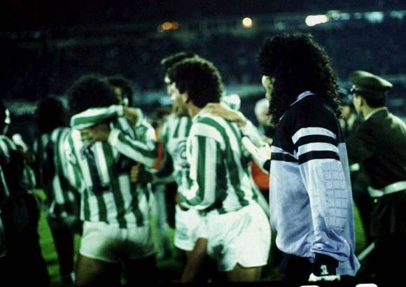 - En la infartante y prolongada tanda de penaltis, el Loco se hizo grande; René Higuita hizo gala de su gran capacidad atajando cuatro de los cobros paraguayos.