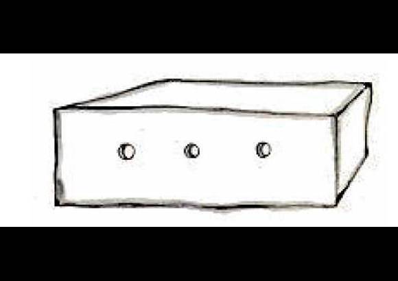 Cortes&#237;a - En esta caja est&#225; la oveja que el aviador le pint&#243; al peque&#241;o Pr&#237;ncipe. &quot;&#161;Era exactamente as&#237; como yo la quer&#237;a&#133;&quot;.