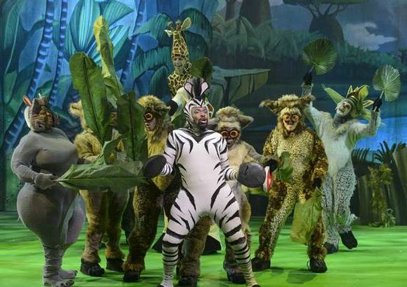 Cortes&#237;a - Este musical es al estilo Broadway.