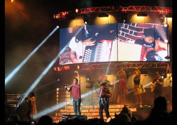 Claudia Arango Holgu&#237;n - Cerca de dos horas y media dur&#243; el concierto de Carlos Vives en Medell&#237;n.