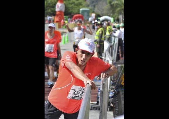 Esteban Jaramillo y Sebasti&#225;n Salazar - M&#225;s de 10 mil competidores se dieron cita en esta hist&#243;rica cita deportiva que se corr&#237;a en las modalidades de 5, 10, 21 y 42 kil&#243;metros.