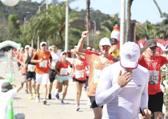 Esteban Jaramillo y Sebasti&#225;n Salazar - M&#225;s de 10 mil competidores se dieron cita en esta hist&#243;rica cita deportiva que se corr&#237;a en las modalidades de 5, 10, 21 y 42 kil&#243;metros.