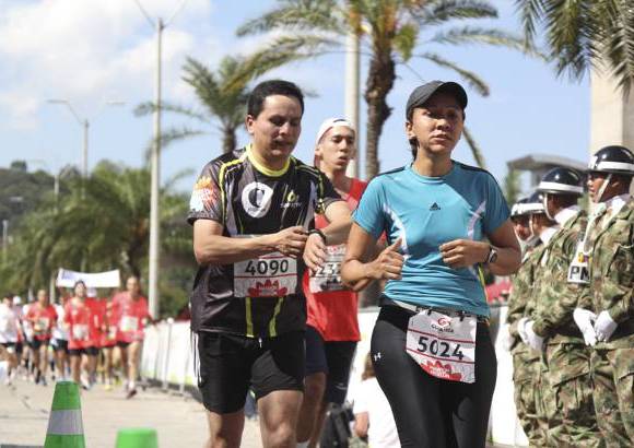 Esteban Jaramillo y Sebasti&#225;n Salazar - M&#225;s de 10 mil competidores se dieron cita en esta hist&#243;rica cita deportiva que se corr&#237;a en las modalidades de 5, 10, 21 y 42 kil&#243;metros.