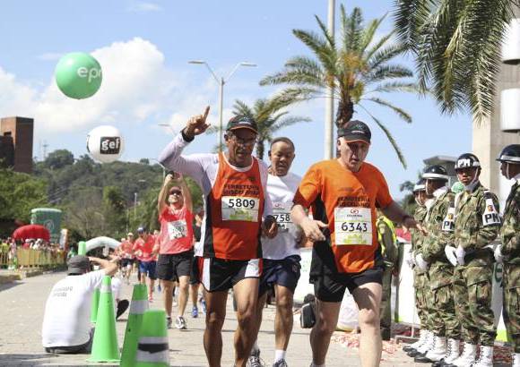 Esteban Jaramillo y Sebasti&#225;n Salazar - M&#225;s de 10 mil competidores se dieron cita en esta hist&#243;rica cita deportiva que se corr&#237;a en las modalidades de 5, 10, 21 y 42 kil&#243;metros.