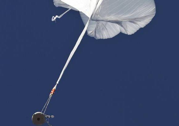 AP - El globo tripulado ser&#225; el m&#225;s grande que se haya empleado jam&#225;s, y llegar&#225; a medir hasta 180 metros de altura en una de las fases de la ascensi&#243;n.