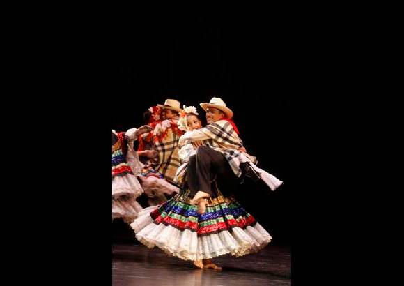 Luis Eduardo Noriega - Ven a Medell&#237;n no solo gan&#243; por parte del Ministerio de Cultura el premio a la Investigaci&#243;n-Creaci&#243;n del Plan Nacional de Danza, Para un Pa&#237;s que Baila, sino que adem&#225;s fue ovacionado por los bogotanos en su funci&#243;n &#250;nica de estreno.