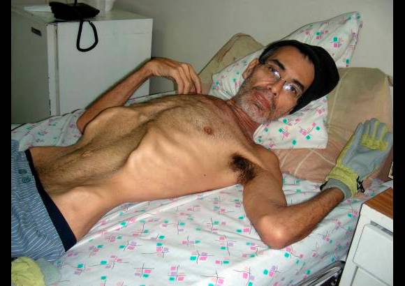 Reuters - Cesde el viernes 20 de agosto, Brito, permanec&#237;a en una especie de coma inducido.
