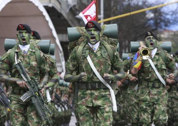 - Con un imponente desfile militar en Bogot&#225;, encabezado por el presidente Juan Manuel Santos y en el que participaron miembros del Ej&#233;rcito, la Marina, la Fuerza A&#233;rea y la Polic&#237;a, Colombia celebr&#243; los 201 a&#241;os de su Independencia.
