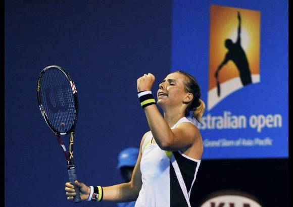 Reuters - Marina Erakovic de Nueva Zelanda celebra su victoria ante la francesa Irena Pavlovic.