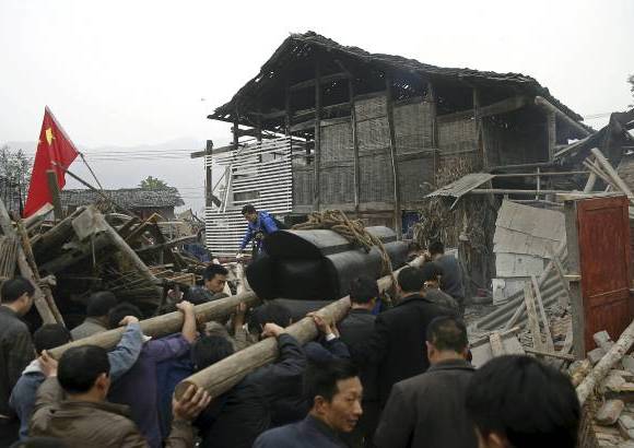 - En la comarca de Lushan se situó el epicentro del terremoto.