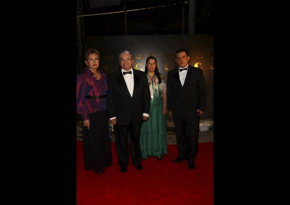 Edwin Bustamante - Fabio Valencia Cossio junto a su familia.