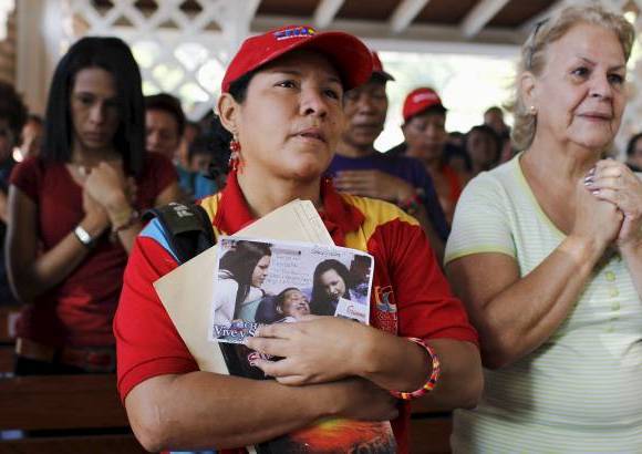Reuters - Muchos seguidores recordaron a Chávez con fotos y camisetas con su rostro estampado.