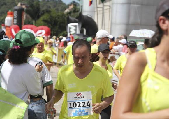 Esteban Jaramillo y Sebastián Salazar - Más de 10 mil competidores se dieron cita en esta histórica cita deportiva que se corría en las modalidades de 5, 10, 21 y 42 kilómetros.