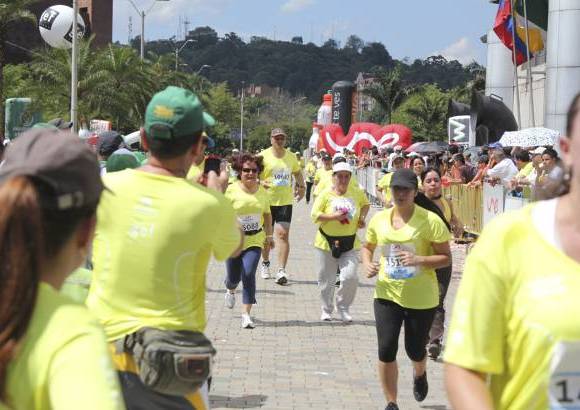 Esteban Jaramillo y Sebastián Salazar - Más de 10 mil competidores se dieron cita en esta histórica cita deportiva que se corría en las modalidades de 5, 10, 21 y 42 kilómetros.