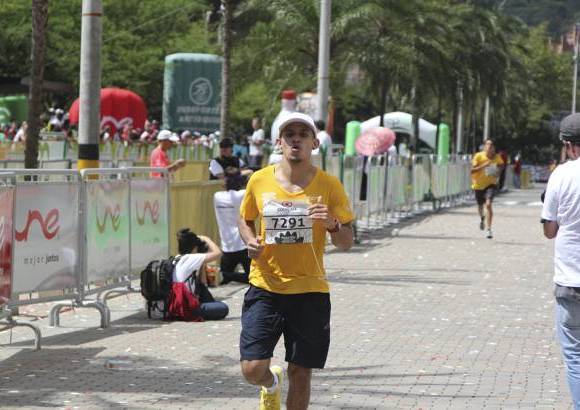 Esteban Jaramillo y Sebastián Salazar - Más de 10 mil competidores se dieron cita en esta histórica cita deportiva que se corría en las modalidades de 5, 10, 21 y 42 kilómetros.