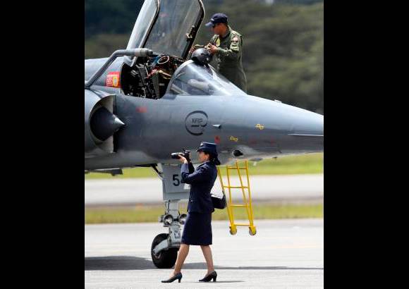 Hernán Vanegas - Colombia abrió sus fronteras a empresarios, pilotos, técnicos, industriales aeronáuticos, sector académico y al público en general para que apreciaran shows aero-acrobáticos, exhibición de aeronaves, equipos de aviación, aviónica, aeronáutica, comunicación satelital, radares y radioayudas de última generación.