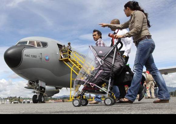 Hernán Vanegas - Colombia abrió sus fronteras a empresarios, pilotos, técnicos, industriales aeronáuticos, sector académico y al público en general para que apreciaran shows aero-acrobáticos, exhibición de aeronaves, equipos de aviación, aviónica, aeronáutica, comunicación satelital, radares y radioayudas de última generación.