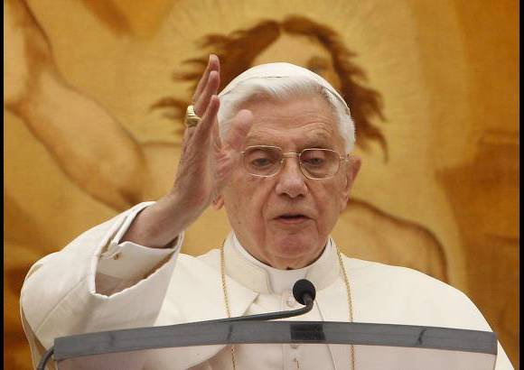 REUTERS - En 2009 revoc&#243; la excomuni&#243;n a los obispos ordenados por Lefebvre y abri&#243; las puertas de la Iglesia de Roma a los tradicionalistas anglicanos.