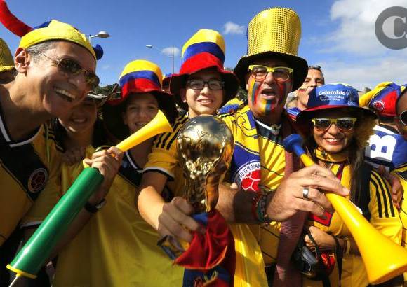 FOTO JUAN ANTONIO S&#193;NCHEZ, ENVIADO ESPECIAL A BRASIL - Los aficionados que viajaron a territorio carioca para presenciar los partidos de la Selecci&#243;n hicieron sentir al equipo como en el Metropolitano, un gesto que Colombia respondi&#243; con tres goles.