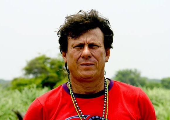 Cortes&#237;a Canal Caracol - JES&#218;S FRANCISCO CORZO: Trabaja como zapatero guarnecedor y es un pescador ocasional. Aficionado al f&#250;tbol. Lo que m&#225;s le gusta de su vida es el reconocimiento del que goza entre sus paisanos por sus habilidades acu&#225;ticas.
