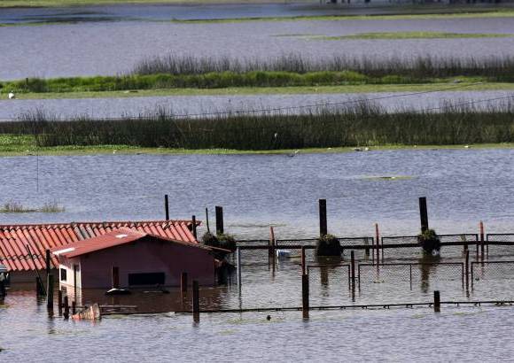 Christian Castillo, Colprensa - Debido a las intensas lluvias de la temporada, se mantiene la alerta roja a lo largo de toda la ribera del r&#237;o Bogot&#225; a su paso por toda Cundinamarca.