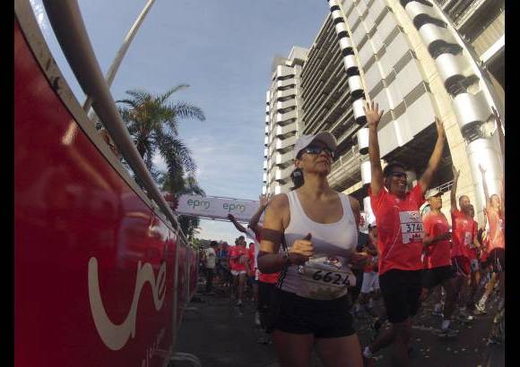 Esteban Jaramillo y Sebastián Salazar - Más de 10 mil competidores se dieron cita en esta histórica cita deportiva que se corría en las modalidades de 5, 10, 21 y 42 kilómetros.