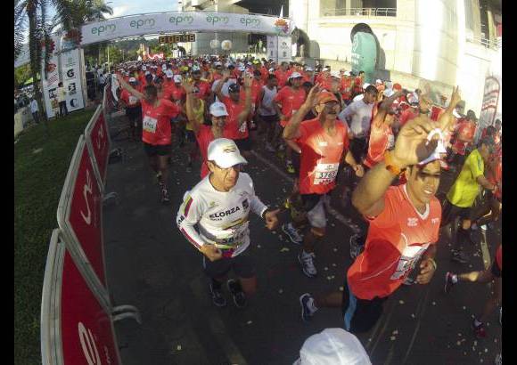 Esteban Jaramillo y Sebastián Salazar - Más de 10 mil competidores se dieron cita en esta histórica cita deportiva que se corría en las modalidades de 5, 10, 21 y 42 kilómetros.