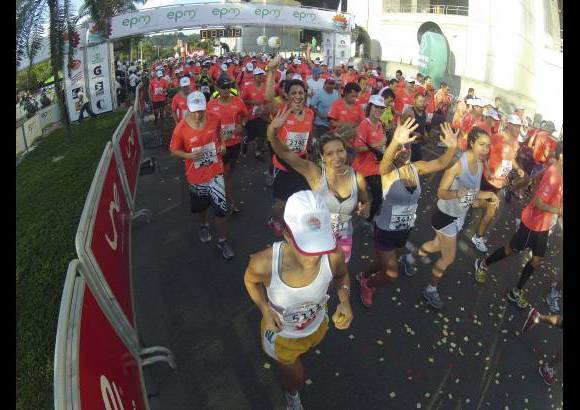 Esteban Jaramillo y Sebastián Salazar - Más de 10 mil competidores se dieron cita en esta histórica cita deportiva que se corría en las modalidades de 5, 10, 21 y 42 kilómetros.