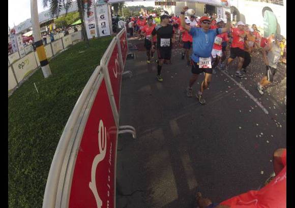 Esteban Jaramillo y Sebastián Salazar - Más de 10 mil competidores se dieron cita en esta histórica cita deportiva que se corría en las modalidades de 5, 10, 21 y 42 kilómetros.