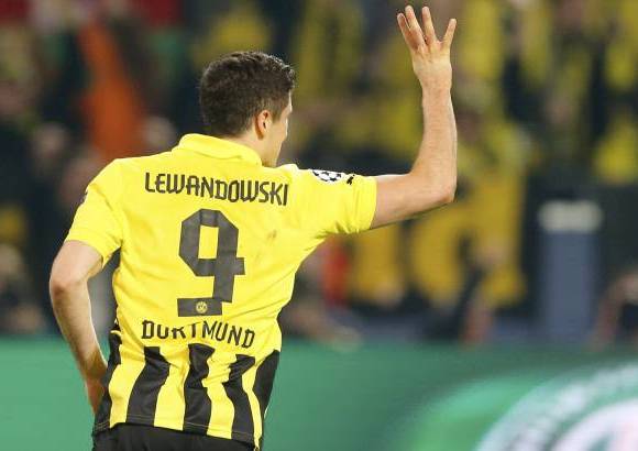 AP - Lewandowski desarmó a un desconocido Real Madrid, sin el carácter competitivo, y marcó los cuatro goles del Dortmund.