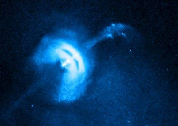 Reuters - Esta imagen proporcionada por la Nasa muestra el púlsar Vela, una estrella de neutrones que se formó cuando una estrella masiva se derrumbó, es de unos 1.000 años luz de la Tierra, su extensión es cerca de 12 millas de diámetro, y hace más de 11 rotaciones completas cada segundo, más rápido que un rotor de helicóptero.