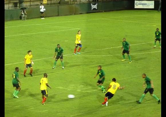 Cortes&#237;a Colf&#250;tbol - El encuentro se disput&#243; en el estadio Lockhart ante unos 9.000 aficionados, en su mayor&#237;a colombianos.