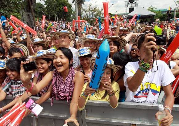 Manuel Saldarriaga - Por lo menos tres mil personas gozaron con las voces de Andr&#233;s Cepeda, la Red Nacional de Coros, Alejo Garc&#237;a, El grupo Putumayo, Mr. Bleat y el Grupo Gal&#233; en una tarde soleada en Carabobo Norte.
