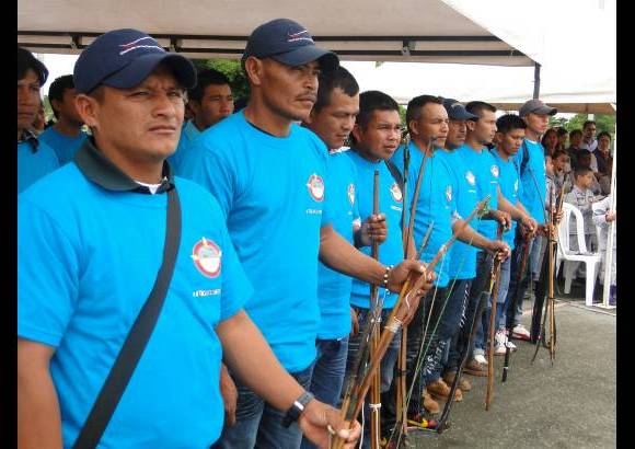 Colprensa - Los indígenas del Meta rindieron homenaje al Ejército y le expresaron su apoyo luego de los enfrentamientos con las comunidades en el Cauca.