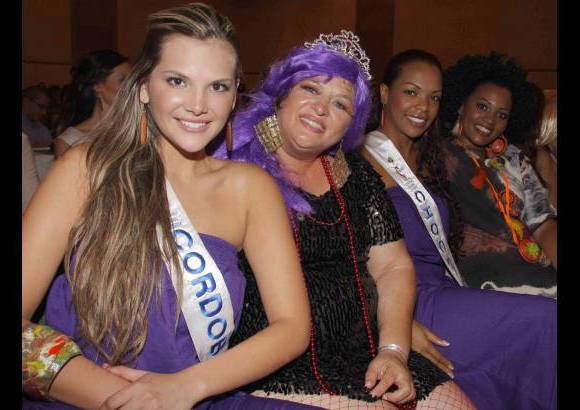 Colprensa - El tercer lugar lo obtuvo Belisa Brango, madre de la Se&#241;orita C&#243;rdoba, quien estuvo disfrazada de Gloria Trevi.
