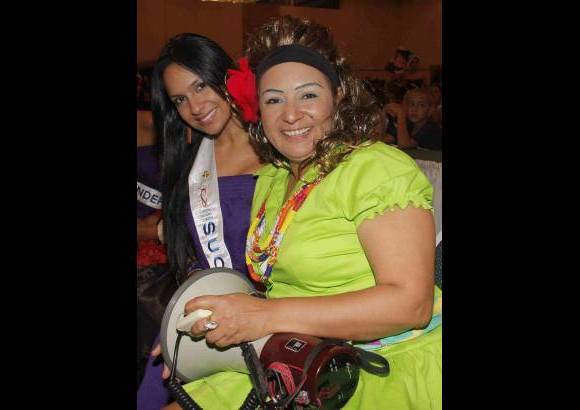 Colprensa - El concurso de la Reina Madre sirve para relajar a las candidatas en los d&#237;as de la recta final del certamen.