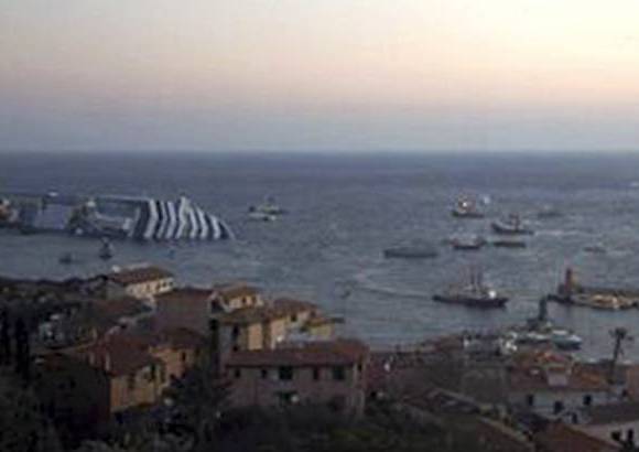 Reuters - Encall&#243; en un banco de arena cerca de la Isla de Giglio.
