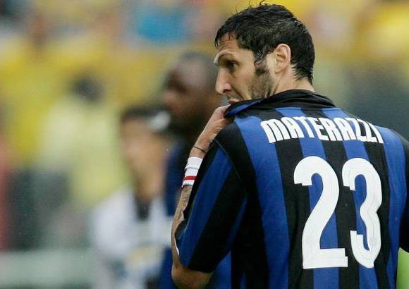AP - Marco Materazzi, jugador italiano, actualmente retirado de las lides del f&#250;tbol, es recordado por recibir en el pecho el cabezazo que signific&#243; el final de la carrera de Zidane en el mundial de Alemania 2006. Formar&#225; en el equipo de Messi y sus amigos.