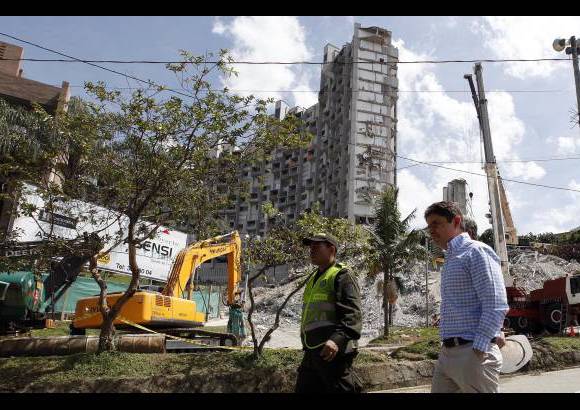 Manuel Saldarriaga - Existe riesgo de colapso de la torre 5, por esta raz&#243;n se evita el trabajo con maquinaria en esa zona.
