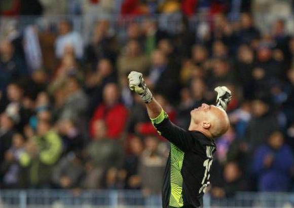 Efe - El argentino Wilfredo Daniel Caballero, arquero del M&#225;laga C.F. de la Primera Divisi&#243;n espa&#241;ola, estar&#225; en el arco de Restos del mundo.